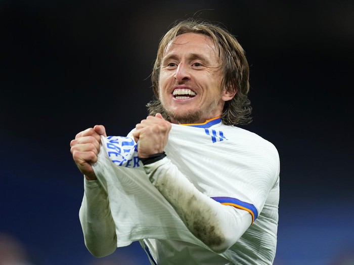 MADRID, SPAIN - MARCH 09: Luka Modric of Real Madrid celebrates following the UEFA Champions League Round Of Sixteen Leg Two match between Real Madrid and Paris Saint-Germain at Estadio Santiago Bernabeu on March 09, 2022 in Madrid, Spain. (Photo by Angel Martinez/Getty Images)