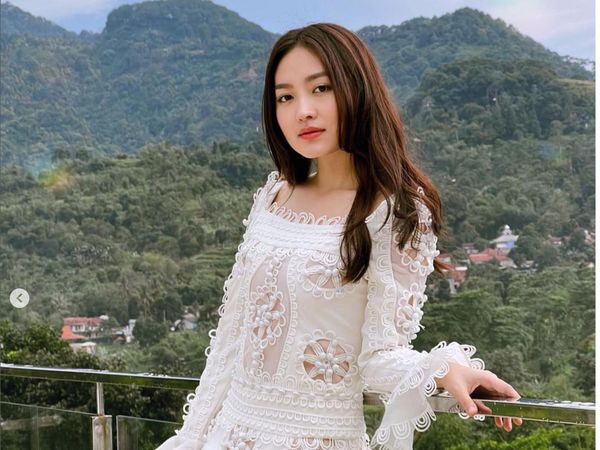 8 Foto Natasha Wilona yang Viral Awet Muda karena Makan Nasi Cuma 2 Sendok