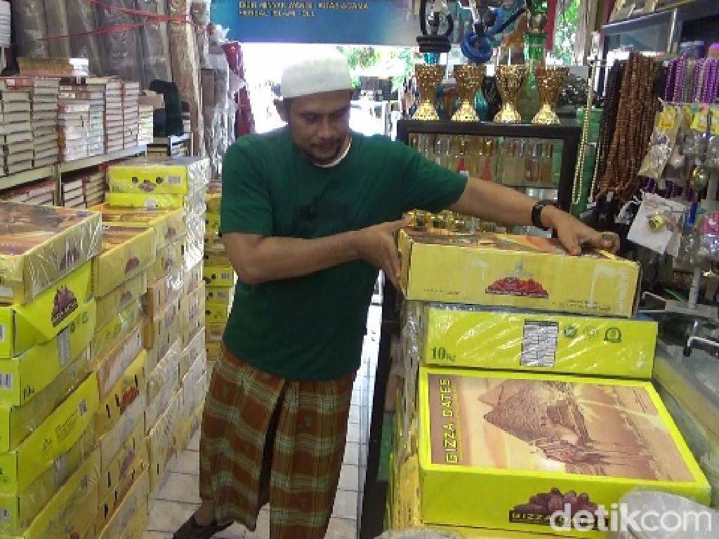 Berkah Ramadan bagi Pedagang Kurma Lumajang, Penjualan Meningkat