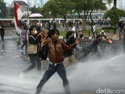 6 Fakta Demo di DPR Berujung Ricuh hingga Hujan Gas Air Mata