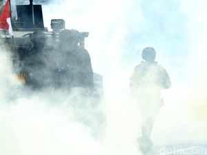 Dosen FK UM Surabaya: Gas Air Mata Dapat Sebabkan Katarak hingga Kebutaan