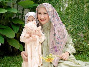 Cerita Dian Pelangi Soal Pengalaman Pertama Jadi Ibu Cerita Dian Pelangi Soal Pengalaman Pertama Jadi Ibu