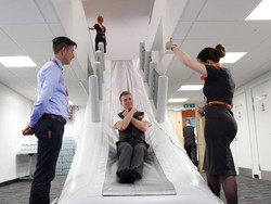 90 Detik, Evolusi Perosotan Darurat Pesawat