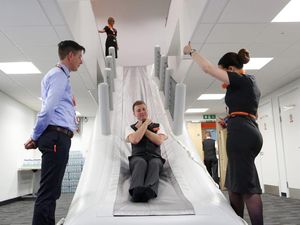 90 Detik, Evolusi Perosotan Darurat Pesawat 90 Detik, Evolusi Perosotan Darurat Pesawat