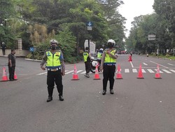 Aksi Demo 11 April 2022, Jl Diponegoro Bandung Ditutup