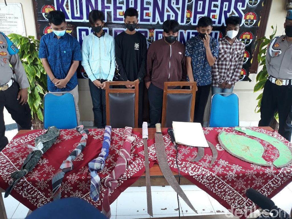 6 Pelajar Hendak Tawur di Bantul Diciduk, Polisi Sita Celurit-Pedang