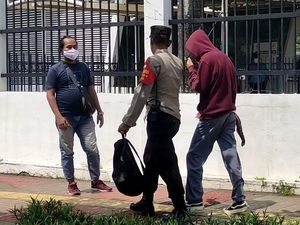 Polisi Amankan Pria Berseragam Mirip SMA Jelang Demo BEM SI di DPR