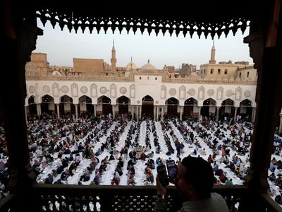 Buka Puasa Bersama di Masjid Al-Azhar Kairo, Indah Banget