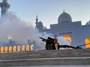 Bukan Kaleng-kaleng, Beduk Magrib di Masjid Ini dengan Dentuman Meriam
