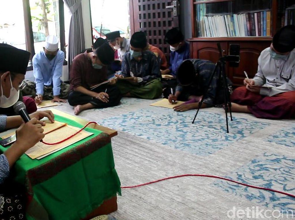 Mengintip Tradisi Ngaji Kitab Tafsir Surah Yasin di Ponpes di Jombang