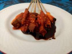Cik Gin, Sate Plecing Legendaris di Kota Singaraja, Jaen Sajan!