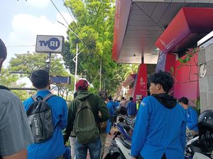 Siap-siap Demo Hari Ini, Sejumlah Mahasiswa Tiba di Jl Gerbang Pemuda Siap-siap Demo Hari Ini, Sejumlah Mahasiswa Tiba di Jl Gerbang Pemuda