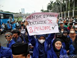 Momen Mahasiswa BEM SI Geruduk DPR, Tolak Jabatan Presiden 3 Periode