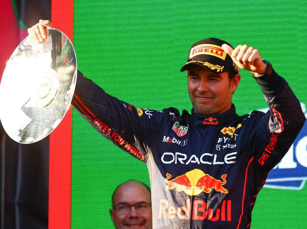 Raih Podium Perdana di F1 Musim Ini, Sergio Perez Diselamati Verstappen