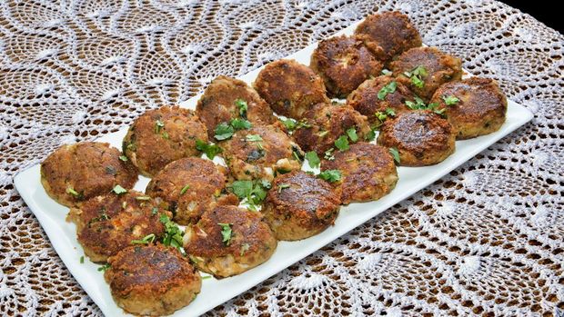 Shami kebabs are a popular snack throughout India and Pakistan. It is composed of a small patty of minced or ground meat, with ground chickpeas and some Indian spices. These kababs are eaten as a snack or an appetizer after shallow fry.
