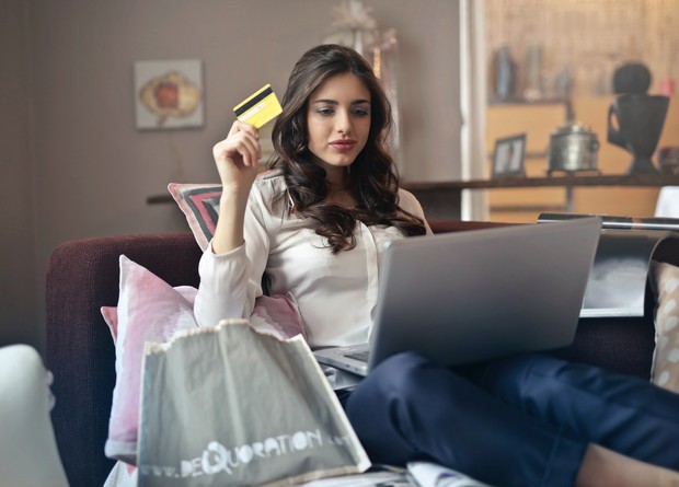 Shopaholic merupakan istilah yang dialamtkan untuk orang-orang yang kecanduan belanja