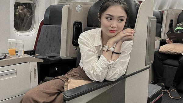 Si Cantik Vanessa Khong Saat Makan Bersama Keluarga