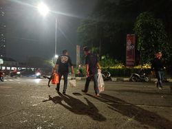 Olah TKP Pembakaran Pospol Pejompongan, Polisi Bawa 2 Plastik Besar
