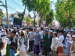 Kiai dan Santri Sampang Ikut Demo 11 April: Intinya Tolak Presiden 3 Periode