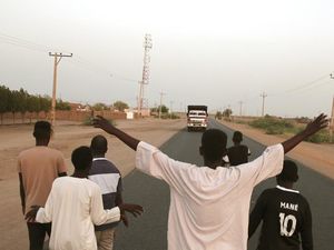 Warga Sudan Ramai-ramai Cegat Pengendara di Jalan, Ada Apa?