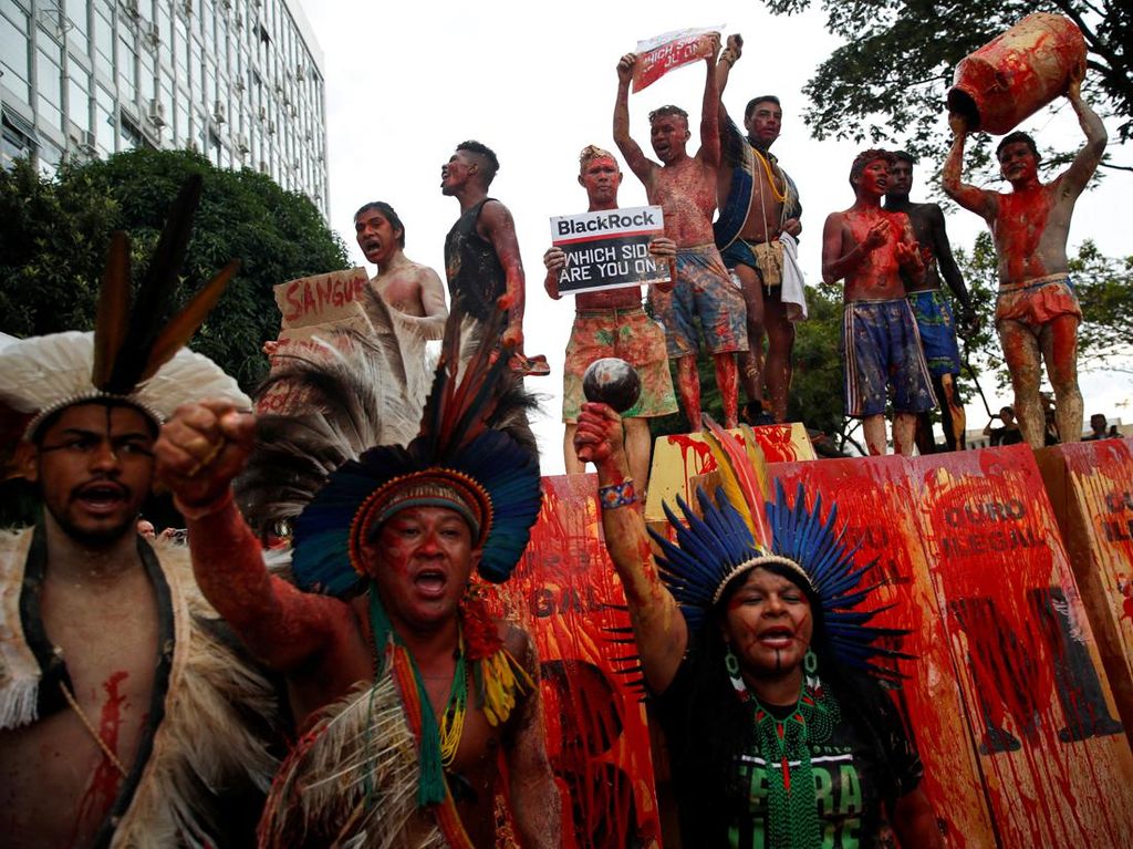 Tergusur Perusahaan Tambang, Suku Asli di Brasil Gelar Unjuk Rasa Tergusur Perusahaan Tambang, Suku Asli di Brasil Gelar Unjuk Rasa