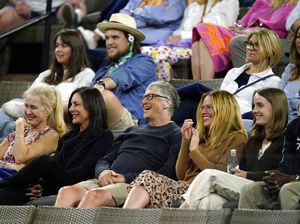 Bill Gates Asyik Nonton Tenis Bareng Wanita Misterius