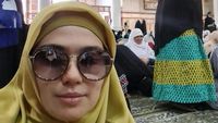 Potret Catherine Wilson Puasa dan Ibadah di Tanah Suci