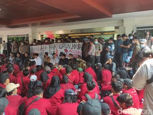Demo Mahasiswa di Sidoarjo Bubar Usai Ditemui Ketua DPRD