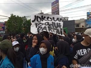 Mahasiswa Jember Ngotot Tolak Tegas Presiden 3 Periode Mahasiswa Jember Ngotot Tolak Tegas Presiden 3 Periode