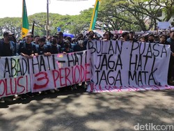 Mahasiswa Malang Demo Tolak 3 Periode: Sudah Cukup Rakyat Sengsara
