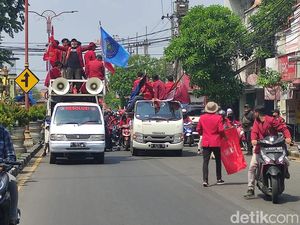 Aksi Ratusan Mahasiswa Sidoarjo Tolak Presiden 3 Periode Sempat Bikin Macet