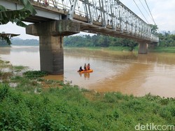 Aksi Nekat Warga Subang Terjun ke Sungai, Diduga Bunuh Diri