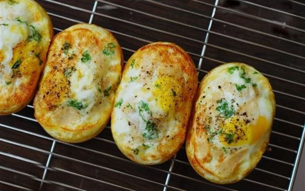 Gyeranppang roti dengan telur di atasnya yang enak/Foto: pinterest/allasiarecipes.com Gyeranppang roti dengan telur di atasnya yang enak