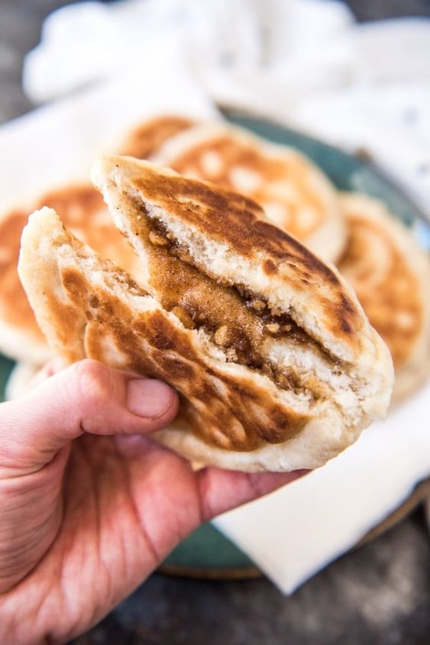 Hotteok jajanan manis khas Korea/Foto: pinterest/houseofnasheats.com Hotteok jajanan manis khas Korea