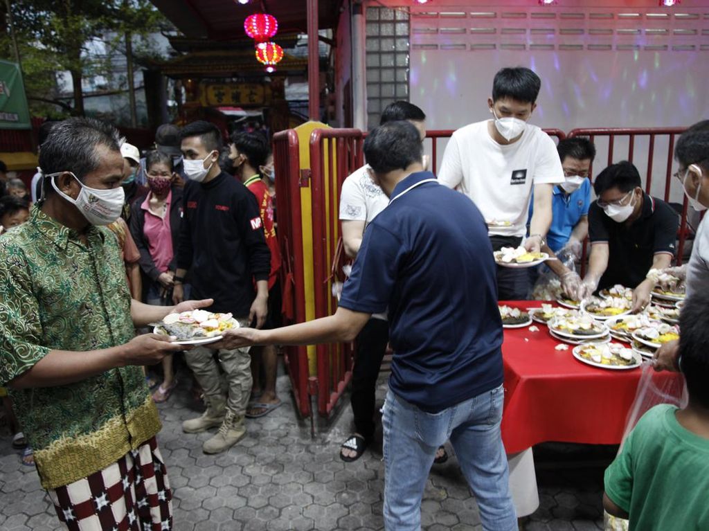 Indahnya Ramadan, Warga Tionghoa Antusias Bagikan Menu Buka Puasa