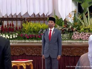 Jokowi Resmi Lantik Anggota KPU dan Bawaslu 2022-2027 Jokowi Resmi Lantik Anggota KPU dan Bawaslu 2022-2027