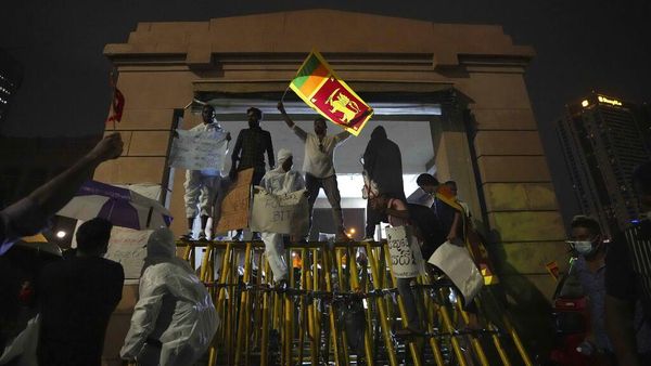 Dihantam Krisis Ekonomi, Kantor Presiden Sri Lanka Digeruduk Warga