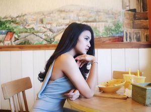 Gaya Manis Mahalini Raharja, Kekasih Rizky Febian saat Ngopi di Kafe Hits Gaya Manis Mahalini Raharja, Kekasih Rizky Febian saat Ngopi di Kafe Hits