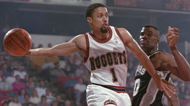 Denver Nuggets guard Mahmoud Abul-Rauf, left, passes the ball past San Antonio Spurs center David Robinson in the first quarter in Denver on Saturday, Nov. 4, 1995.(AP Photo/Joe Mahoney)