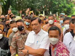 Saat Luhut Hampiri Mahasiswa Lalu Debat soal Buka Big Data