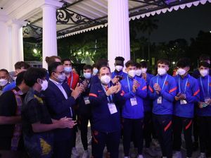 Momen Anies Makan Malam Bersama Barcelona-Atletico Madrid U-18