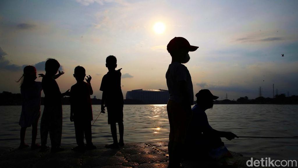 Ngabuburit di Danau Cincin Jakarta Ngabuburit di Danau Cincin Jakarta