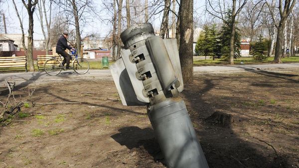 Penampakan Sisa-sisa Rudal yang Hantam Ukraina Imbas Invasi Rusia