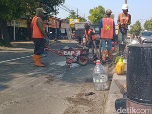 Bantah Berikan Dana Hibah Penanganan Jalan Rp 229 Miliar di Blitar, PUPR: Hoax Bantah Berikan Dana Hibah Penanganan Jalan Rp 229 Miliar di Blitar, PUPR: Hoax