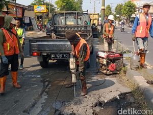 Snapshots: Perbaikan Jalan Berlubang di Ruas Jogja-Solo Jelang Arus Mudik