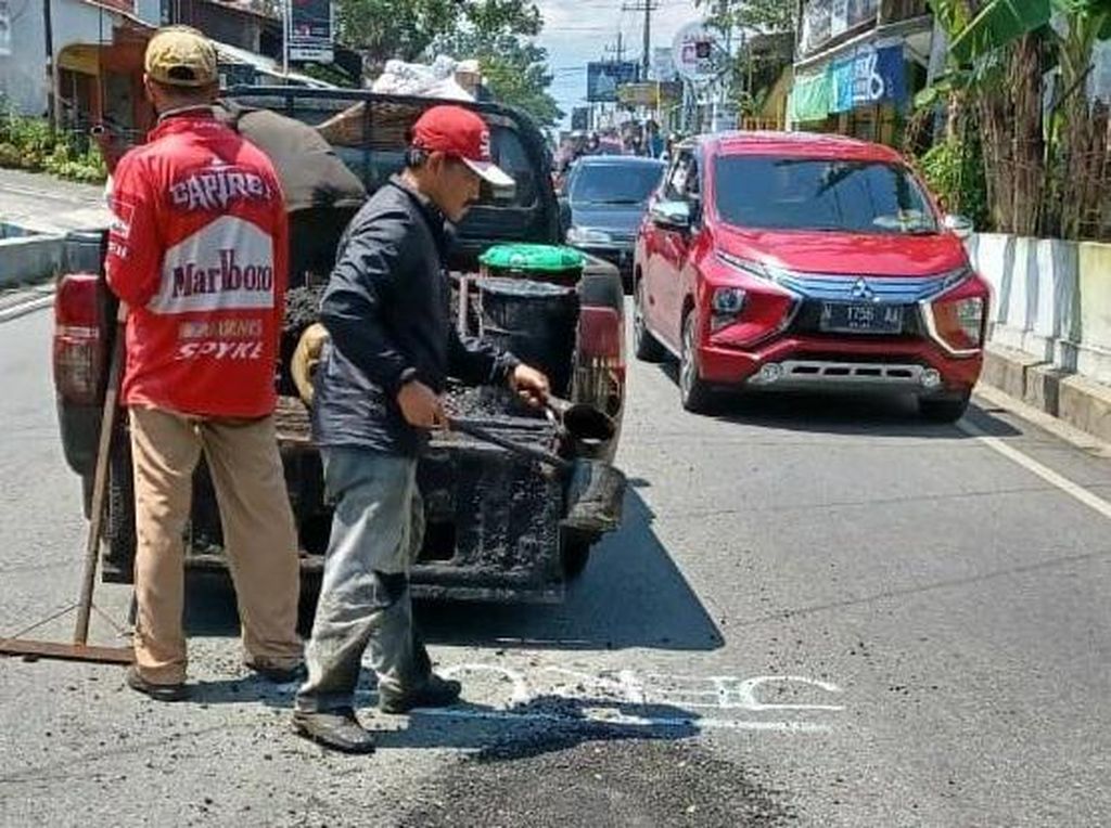 Reaksi Walkot Malang Soal Coretan Ajor Ji di Jalan Berlubang: Sat Set Wat Wet