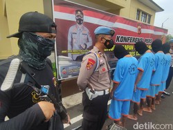 Polres Cianjur Tangkap Komplotan Perampok Spesialis Toko Swalayan