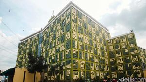 Potret Kemegahan Masjid Asmaul Husna di Gading Serpong
