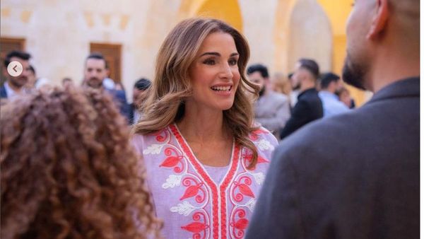 8 Foto Cantiknya Ratu Rania, Istri Raja Yordania Saat Acara Bukber