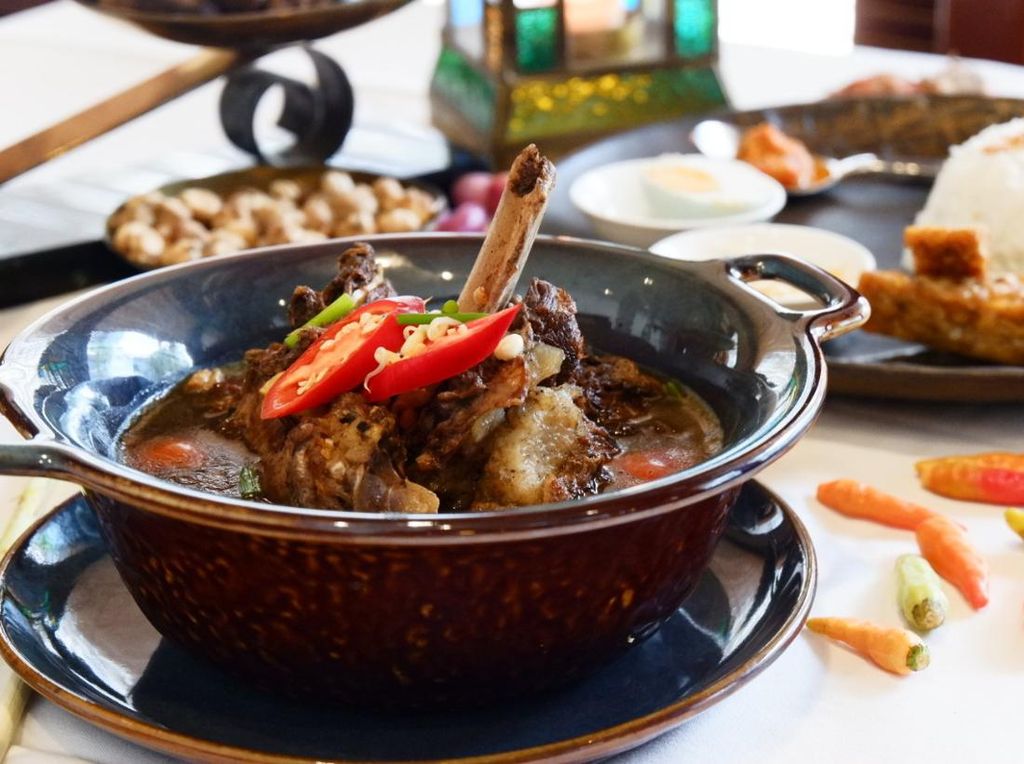 Resep Rawon Iga dari Chef Hotel Legendaris di Surabaya Resep Rawon Iga dari Chef Hotel Legendaris di Surabaya